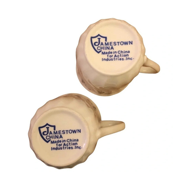 Vintage set of China tea cups with blue and white  florals - Picture 2 of 5